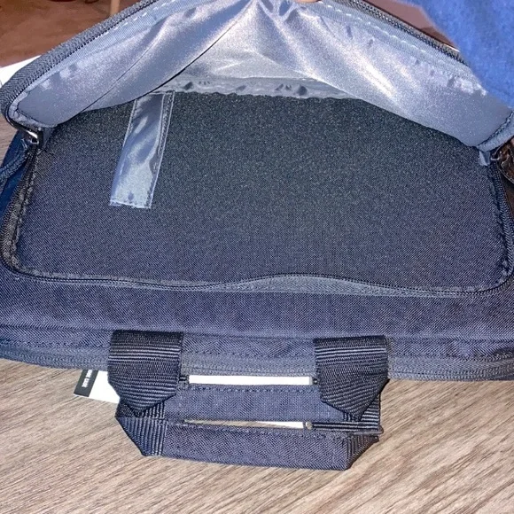 🆕🖤 Solo New York Secure Fit Chromebook Case ~ Laptops ~ school ~ office ~ unisex - Picture 10 of 16